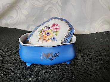 Ostali antikviteti: Satula Martinroda porcelan Nemacka iz 70ih godina. Porcelanska satula — 4