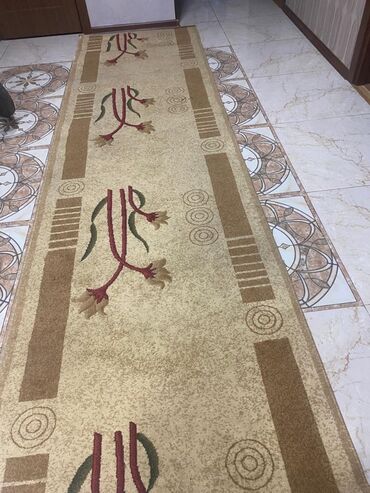 Ev üçün digər mallar: Xalca dekorativ. 2 eded, seliqeli islenilib. Sokuku cirilan yeri — 8