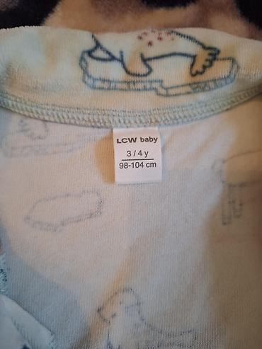 qalin salvar: Lc waikikiden qalin pijama.razmer sekilde var
5azn.salvar 7azn.3 yas — 2