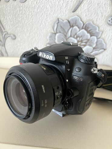 фотоаппарат бу: Продаю в отличном состоянии фотоаппарат Nikon D7000. В комплекте