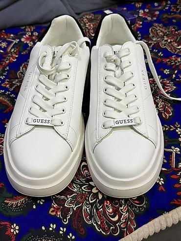 гермес обувь: Кеды GUESS в бело-чёрном исполнении. Лаконичная низкая модель с — 1
