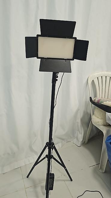 led işıq tripod: Genclik moydadir - Panel tipli LED işıq, dörd tərəfli barndoor — 1