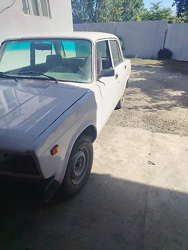 vaz çexol: VAZ (Lada) sedan avtomobil - Korpus: 4 qapılı sedan, ağ rəng - Kuzov — 1