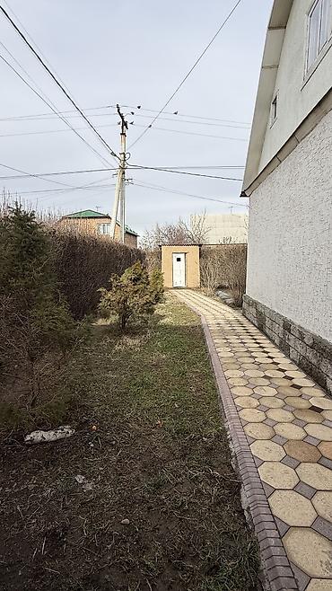 Продажа коттеджей и домов: 🏡 Продаётся дом в районе Ак-Босого ж/м 📍 Улица Чуй Просторный жилой — 14