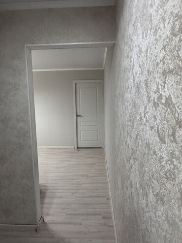 снять квартиру в заре: 2 бөлмө, 42 кв. м, 104-серия, 4 кабат, Евроремонт
