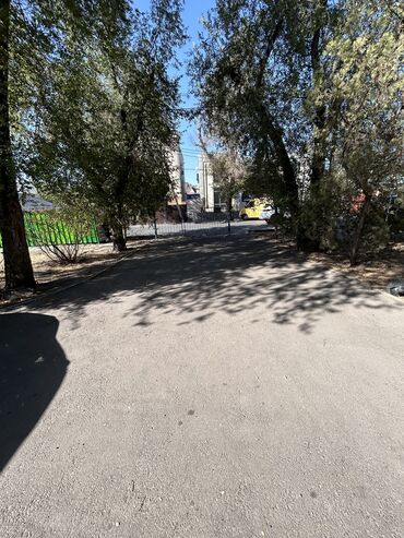 я ищу 2 комнатную квартиру в бишкеке на 30 000 сом: 3 бөлмө, 58 кв. м, 104-серия, 2 кабат, Эски ремонт