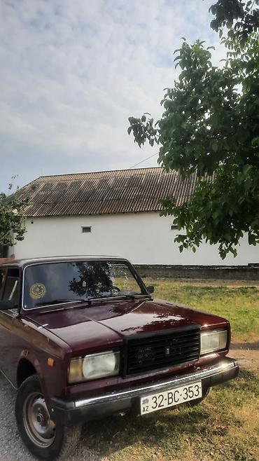 VAZ (LADA): VAZ 2107 – tünd albalı rəngdə sedan Texniki və dizayn xüsusiyyətləri — 4
