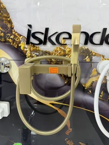 купить вешалка настенная: Практичный настенный гигиенический душ золотистого цвета с квадратным