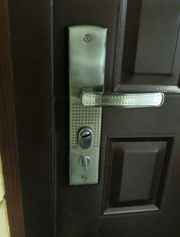 Hovuzlar: QAPILARIN AÇILMASI Qapıların açılması Çilingər xidməti Qapıların