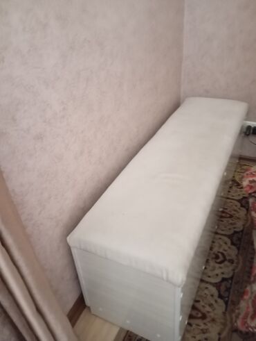 тумба для аквариума: Тумба в спальню. все целое . район бывшего западного вокзала