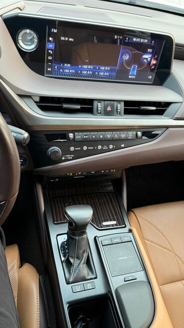 Lexus: Lexus ES: 2020 г., Седан — 6