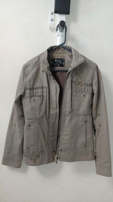 осенние куртки: Продаю куртку осенние весенние размер 46.48 адрес аламедин1
цена 500с