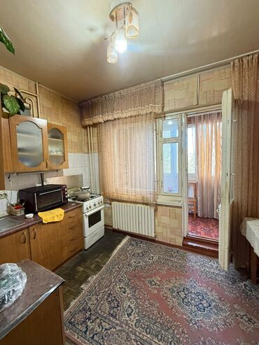 продаю квартиру нбк: 2 комнаты, 54 м², 106 серия, 3 этаж, Старый ремонт