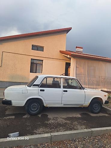 VAZ (LADA): LADA 2107, ağ rəng, sedan kuzov. Texniki xüsusiyyətlər: - — 3