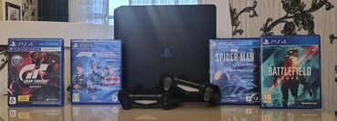 PS4 (Sony Playstation 4): Əla vəziyyətdədir. 1tb yaddaşı var. iki djostiki var. Hər şey
