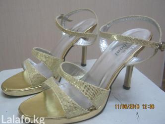 женская летняя обувь: Продаю НОВЫЕ летние, удобные босоножки фирмы La Classe Kashani