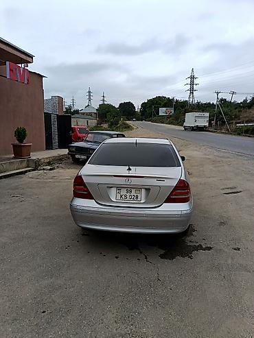 hyundai elantra 2016: Mercedes-Benz C-Class: 2.6 l | 2002 il Sedan — 4