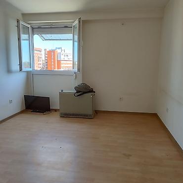 Stan na dan: ​garsonjeru od 21m2 na odličnoj lokaciji u Ustaničkoj ulici (kod — 12