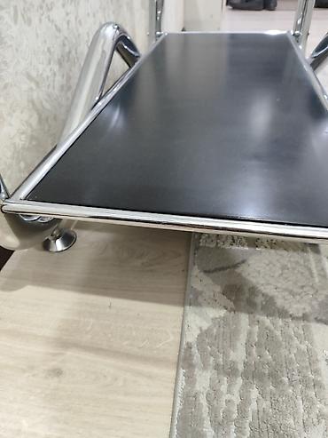 стол с тумбочкой: Продам Журнальный столик из стекла и хромированного металла -7000 сом — 2