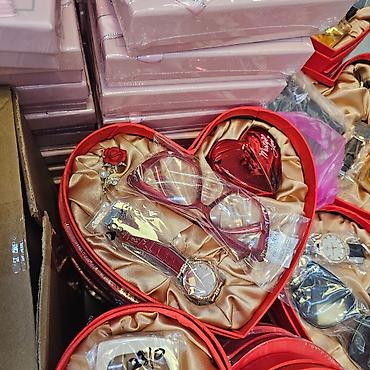monine torbice: Poklon setovi u srcastoj kutiji – više varijanti Elegantno aranžirani — 4