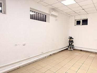 Аренда помещений свободного назначения: Сдается офис 25м2 1 этаж 1 линия. Вход с Улицы. Доступ 24/7 - Входные — 4