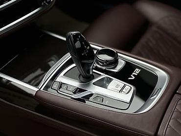 автокран купить бу: BMW 7 series: 2019 г., 6.6 л, Автомат, Бензин, Седан — 9
