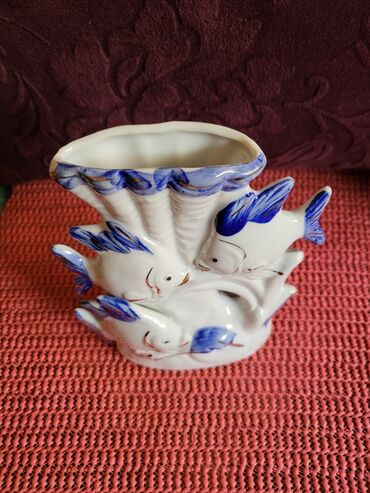 Figurice i makete: Figura vintaz nova porcelanska. Na figuri par tackica boja i — 4