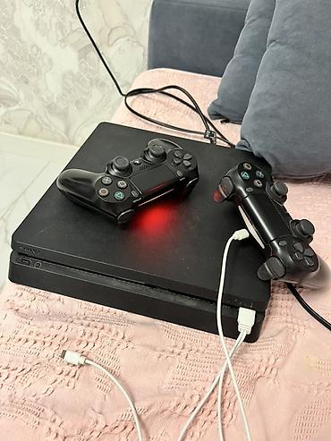 игровая приставка sony playstation 5 pro: Игровая консоль Sony PlayStation 4 Slim (черная) Комплектация: - — 1