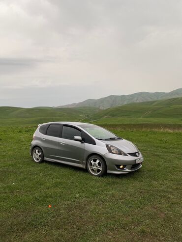 Honda: Honda Fit: 2009 г., 1.5 л, Вариатор, Бензин, Хэтчбэк