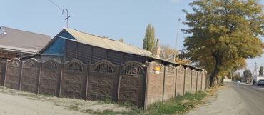 продаю дом с новопавловка жм ала тоо: Үй, 6 кв. м, 6 бөлмө, Менчик ээси, Эски ремонт