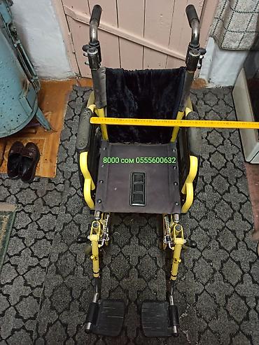 Инвалидные коляски: Продаю бу 1 деская 1 взрослая коляска и есть ещё ходунки одни не — 1