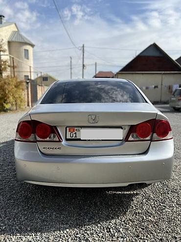 small car: Honda Civic: 2006 г., 1.8 л, Бензин, Седан — 4