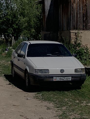 volkswagen 1990: Volkswagen Passat: 1991 г., 1.8 л, Механика, Бензин, Седан