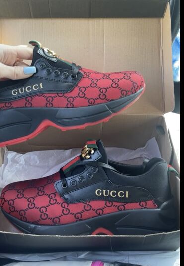 Кроссовки и спортивная обувь: Продаю кроссовки Gucci производство Турция размер 38 заказывала