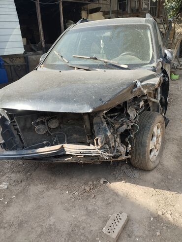 аварийное состояние авто: Автомобиль после фронтального удара — кроссовер/универсал темного