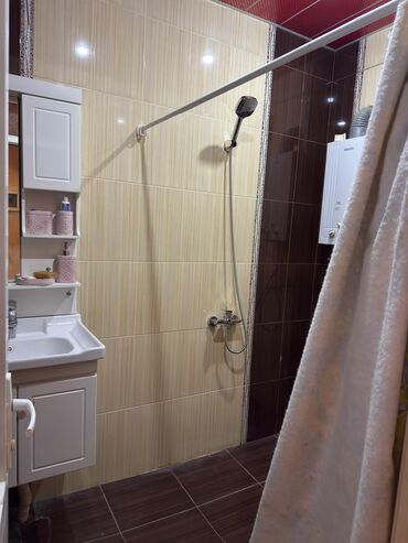 Həyət evləri və villaların satışı: Həyət evi satılır - 1 mərtəbəli fərdi yaşayış evi, həyətyanı sahə ilə — 8