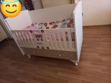Beşiklər: Dilek,,,,Besik satilir 60 azn .yellenir yenidir .matrasi var . unvan