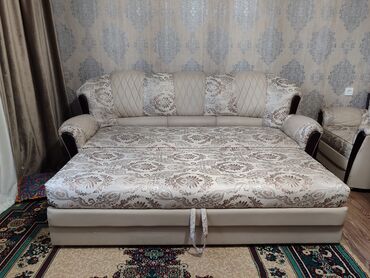 диваны и кресла: Прямой диван, цвет - Бежевый, Б/у