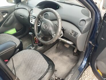 малибу 1: Toyota Vitz: 2003 г., 1.3 л, Автомат, Бензин