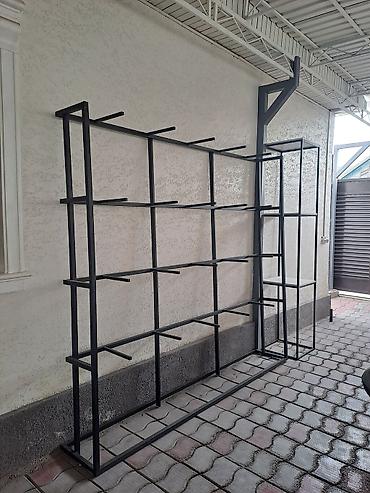 стелаж для бутика: Металлическая стеллаж‑стойка для магазина одежды - Конструкция — 3