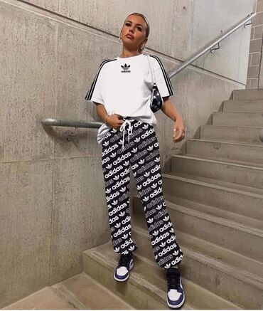 Gornji i donji deo: Veličine S M L XL
Cena 4400 din n — 30