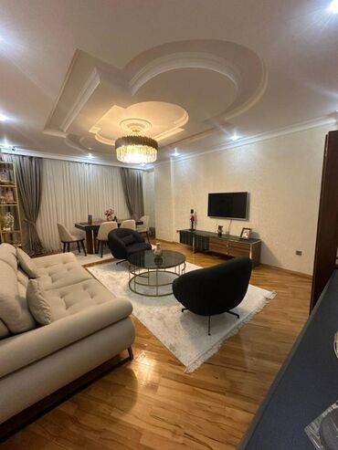 Uzunmüddətli kirayə mənzillər: 3 otaqlı, Yeni tikili, 120 kv. m