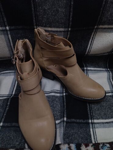 зимняя обувь женская: Ботинки и ботильоны 38