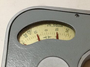Ostali alati i mašine: Mikrometar 25-50mm za kontrolu tolerancije (0,002mm) sa komparaterom — 5