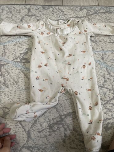 Другие детские вещи: Все по 200-300-400 сом шапочки трусики 100 сом есть еще вещи с 6 мес — 22