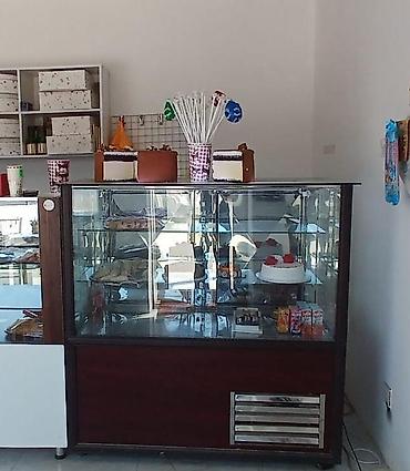 Soyuducu avadanlığı: Soyuducu vitrin içi işiqlidir 120/50.hun 155 sm Tam işləkdir.Qiymet — 1