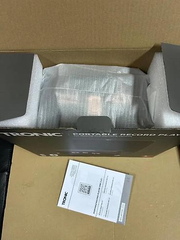 Zvučnici i stereo sistemi: Prenosni gramofon u koferu - Retro dizajn u stilu kofera, crna — 8