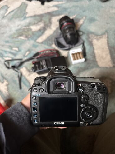 линзы на айфон 11: Canon eos 5d mark iii 
Обьектив 24-105 1.f4 L
Объектив canon 85 mm 1.8