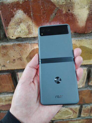 Мобильные телефоны и аксессуары: Motorola Razr 40, Б/у, 256 ГБ, цвет - Голубой, 1 SIM