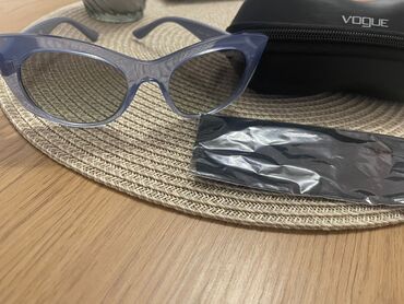 Vogue brend firmasi yenidir 110 azn alinib 50 AZN satilir ‼️
